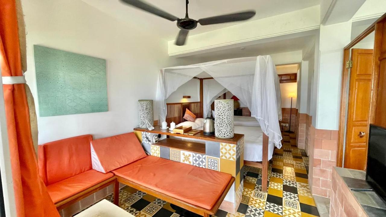 Villa Louise Hue Beach Boutique Hotel Exterior photo
