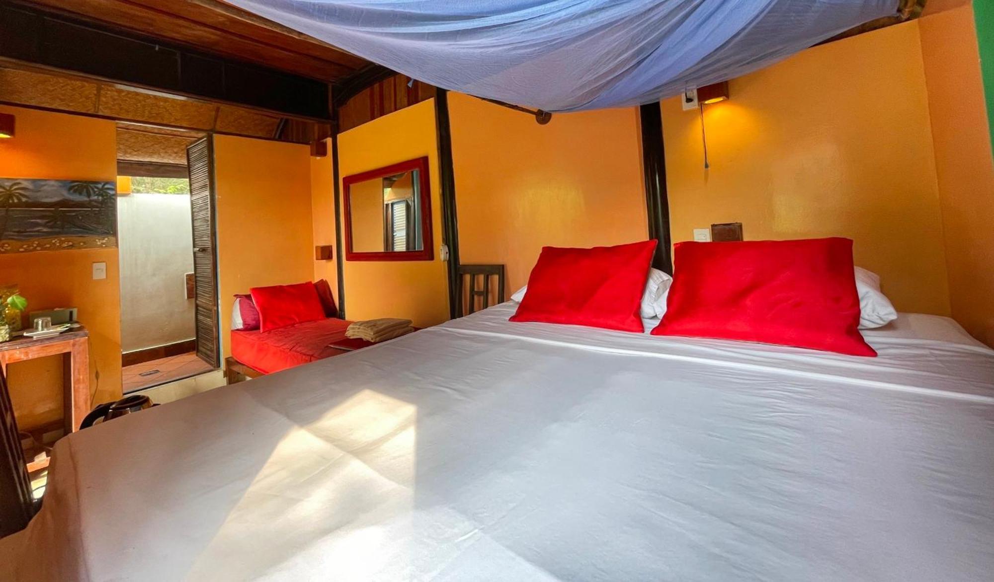 Villa Louise Hue Beach Boutique Hotel Room photo